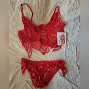 Elegant Moments Vibrant Red Lace Bra Set